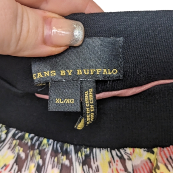 Jeans by Buffalo Women's Patterned High-Low Skirt 🎨✨ - Picture 4 of 11